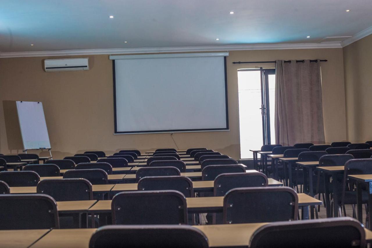 Coyotes Hotel & Conference Centre Νέλσπρουιτ Εξωτερικό φωτογραφία